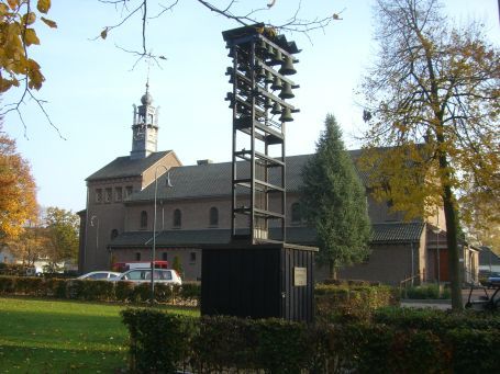 Helenaveen : Helenastraat, Römisch-katholische Kirche, Herbstimpressionen